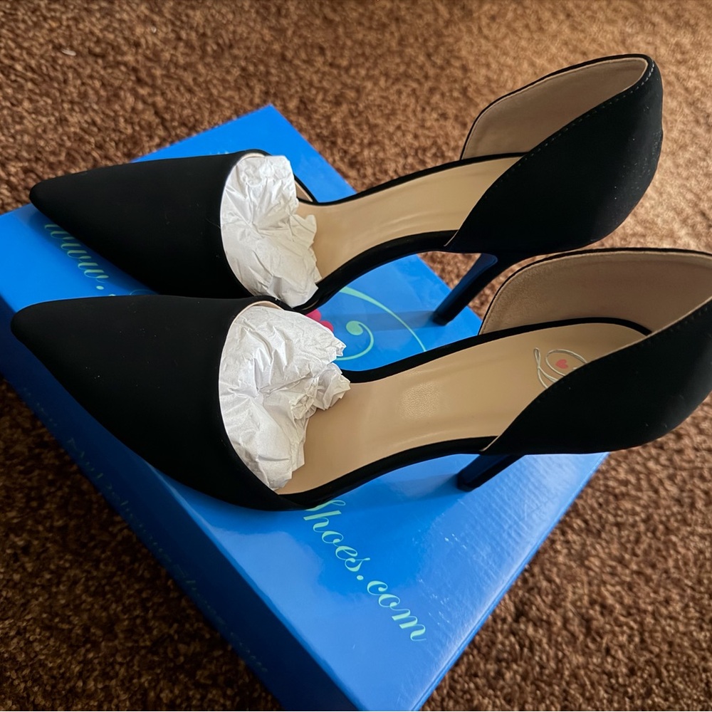 Delicious Black Pointed Toe Heels